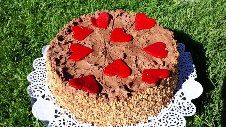 Schokoladentorte mit Krokant und Mousse au Chocolate